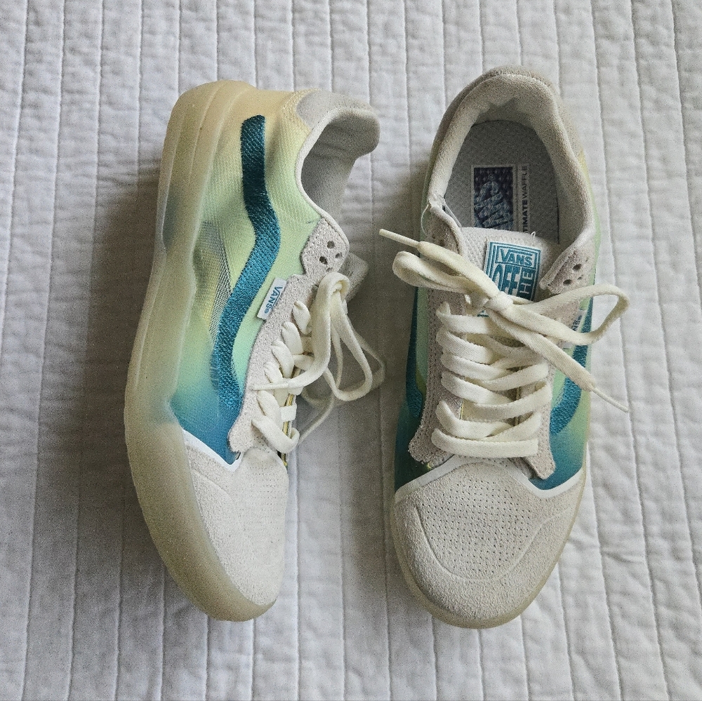 Vans EVDNT Ultimate Lightweight Men Size 8.5 Gradient White 122025